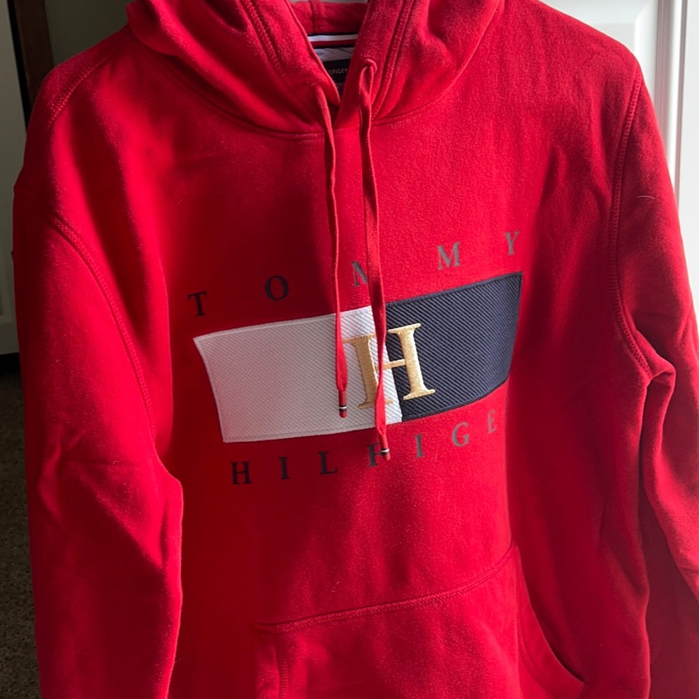 Men’s Tommy Hilfiger Hoodie (barely worn)